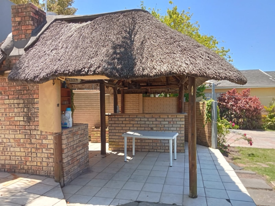 3 Bedroom Property for Sale in Sunnyridge Eastern Cape